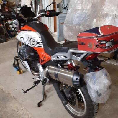 Moto Guzzi V85 TT (2024 - 25) usata