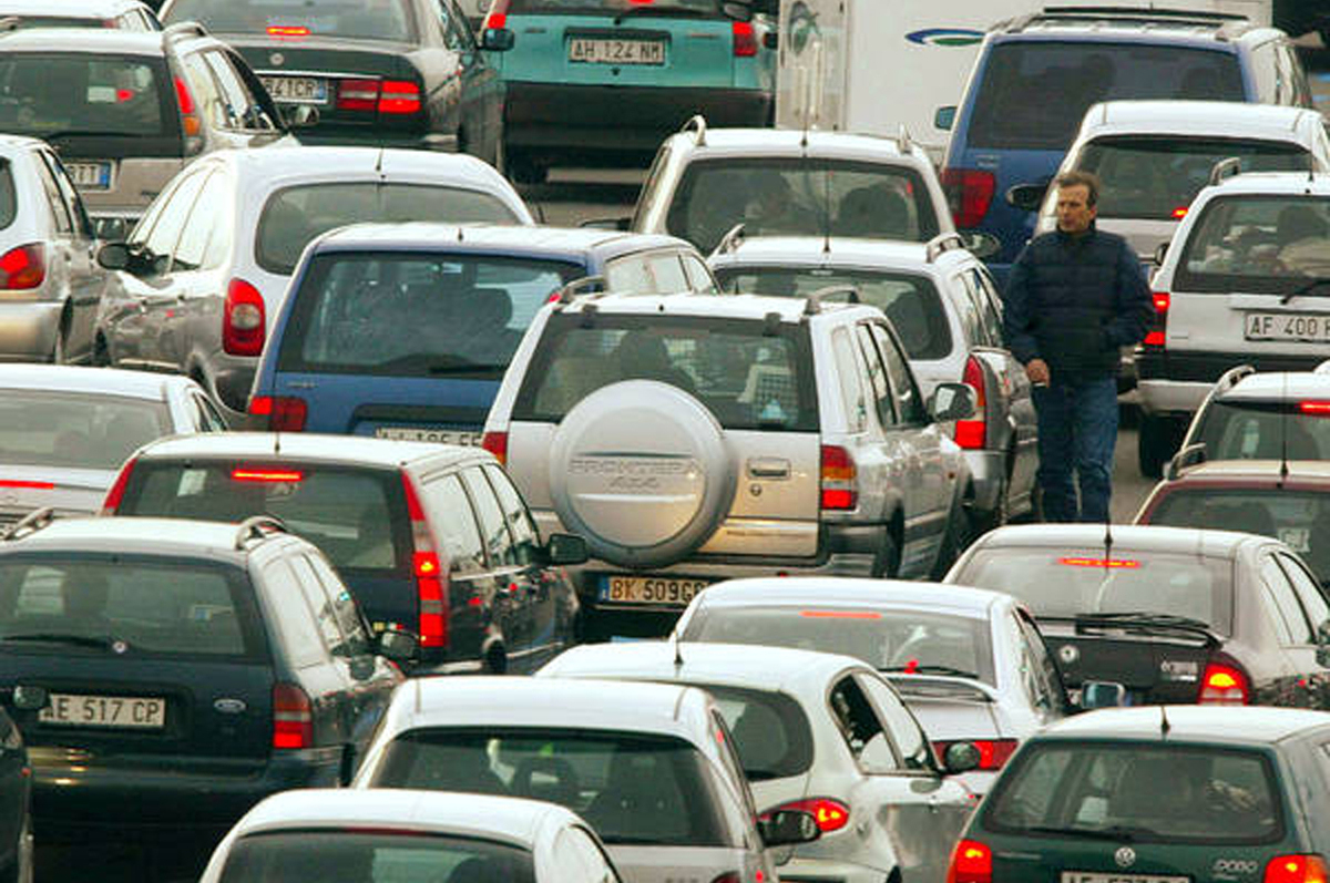 Auto sempre più vecchie in Italia: oltre 10 milioni di veicoli con più di 15 anni, le conseguenze sono gravi