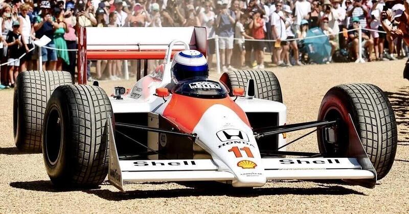 F1. &ldquo;Devi sentirti nudo in una macchina cos&igrave;&rdquo;: Alain Prost e Ollie Bearman, il dialogo sulla McLaren MP4/4 al Goodwood Festival of Speed