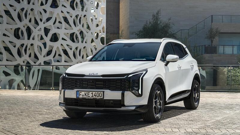 Nuova Kia Sportage 2025: la regina delle SUV compatte si rif&agrave; il look