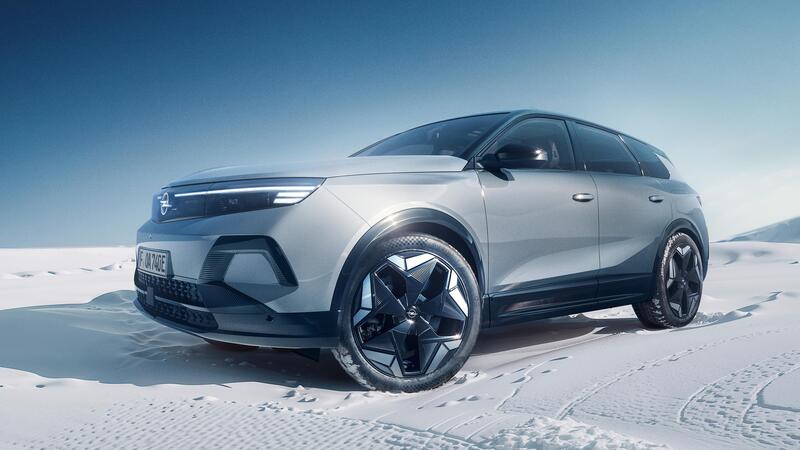 Opel Grandland AWD: arriva la prima elettrica integrale del marchio | Caratteristiche e prezzi