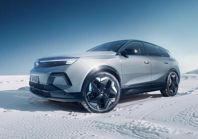 Opel Grandland AWD: arriva la prima elettrica integrale del marchio | Caratteristiche e prezzi