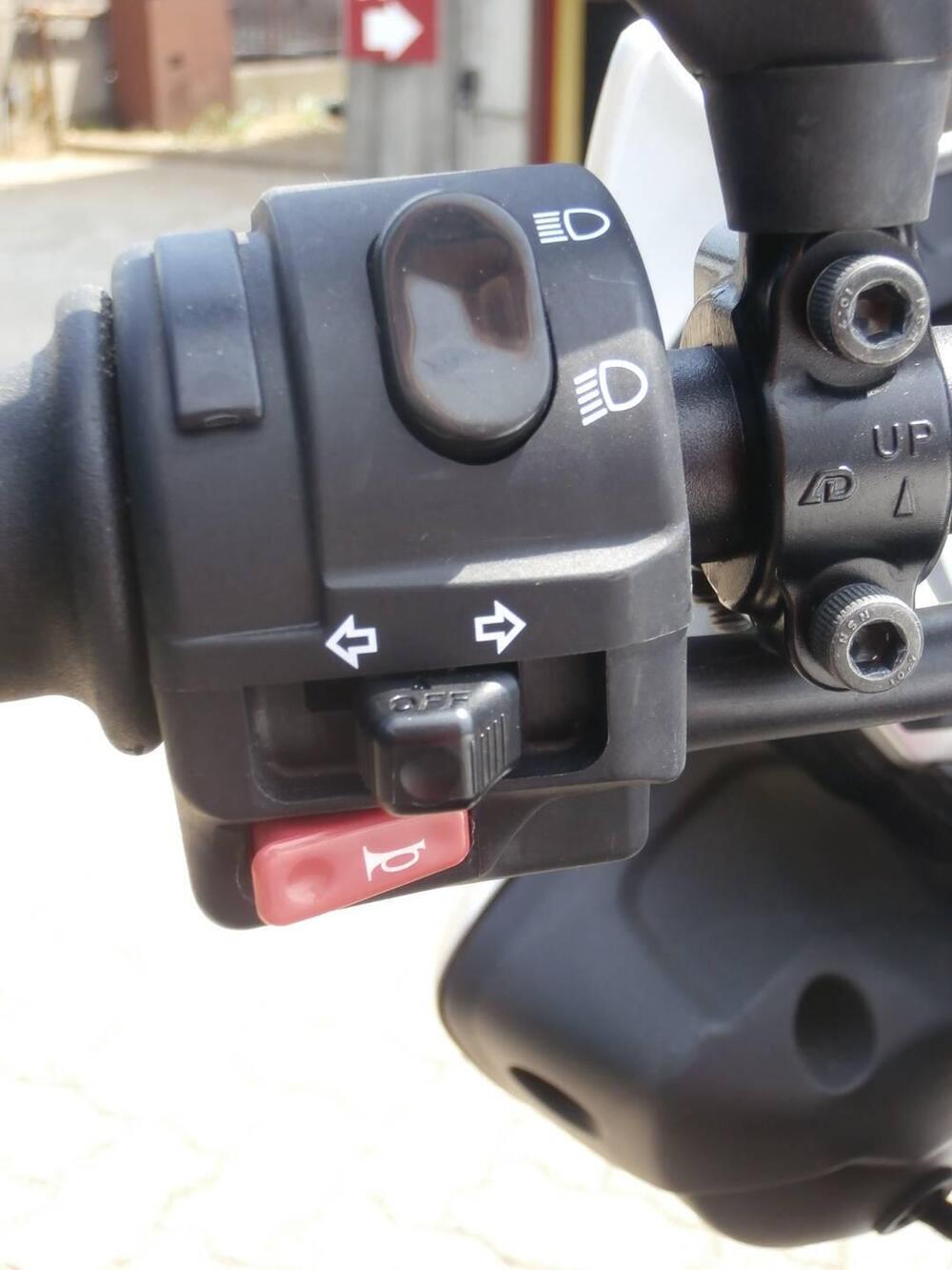 Triumph Street Triple R ABS (2013 - 17) (13)