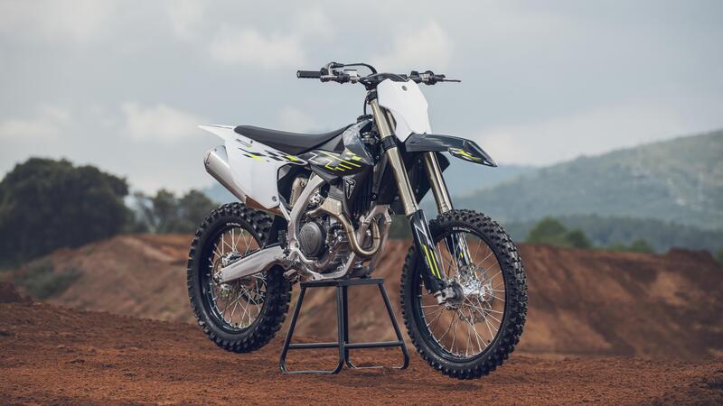 Triumph TF 250-X 2026: interventi mirati per la piccola MX2 di Hinckley