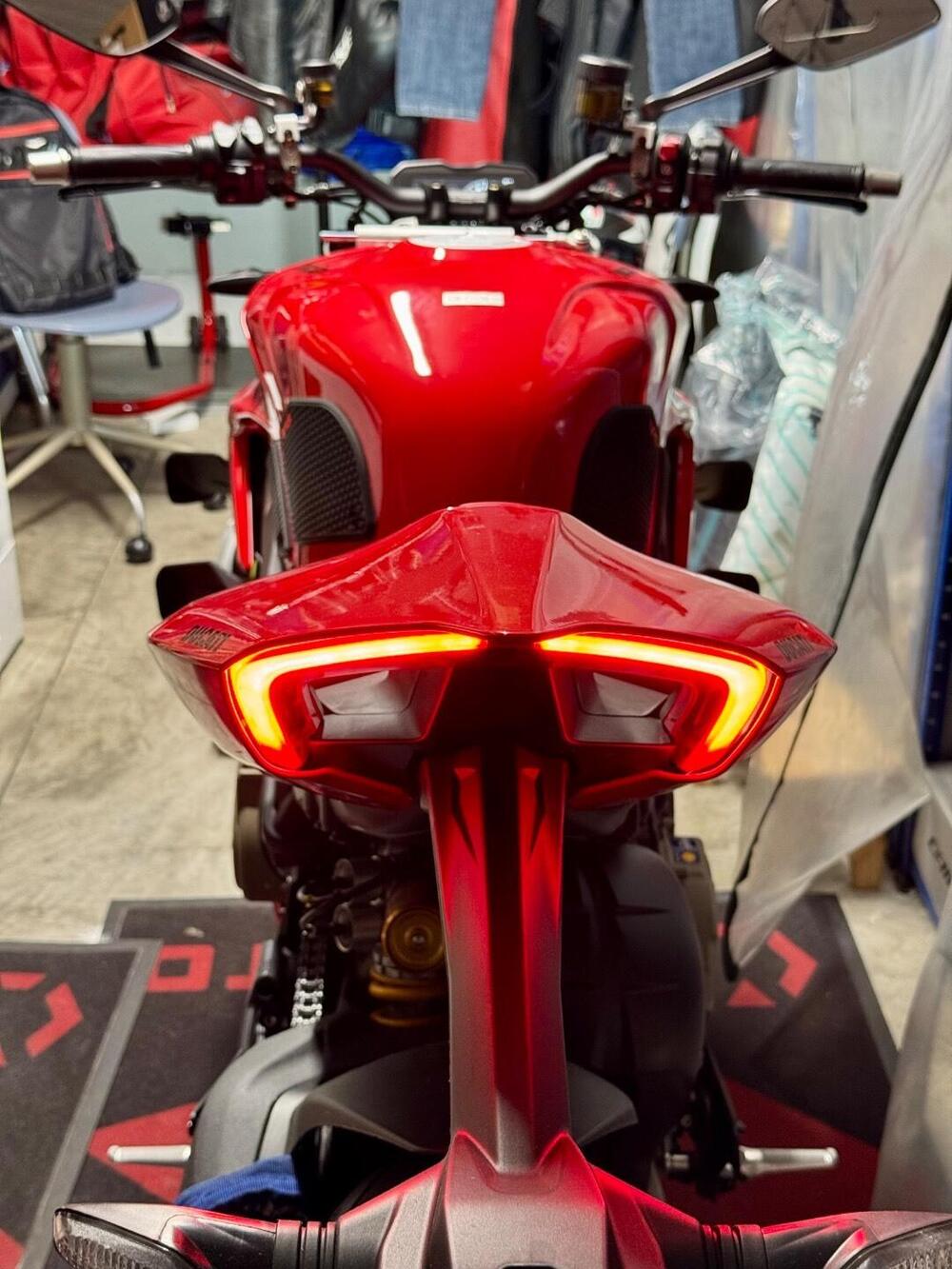 Ducati Streetfighter V4 S (2023 - 24) (2)