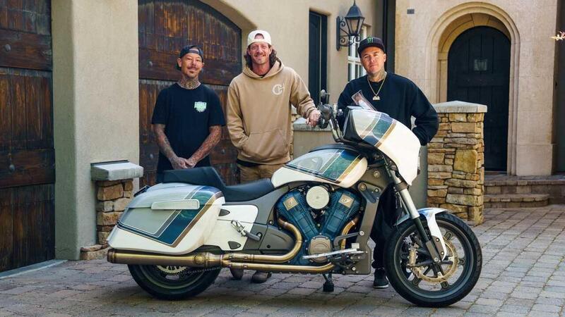 La nuova Indian Chieftain PowerPlus per la star del country Tyler Hubbard firmata Forever Rad