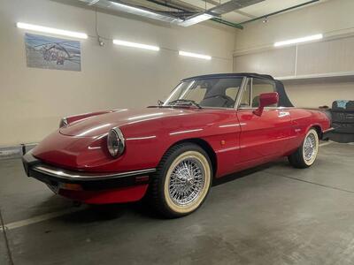 Alfa Romeo Spider d&#039;epoca del 1986 a Ladispoli