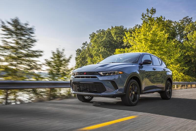 Stellantis congela la produzione italiana della Dodge Hornet 2026: l&rsquo;ombra dei dazi Usa pesa su Pomigliano