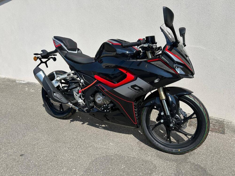 QJ Motor SRK 125 R (2025 - 26) (3)