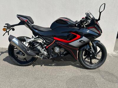 QJ Motor SRK 125 R (2025) nuova