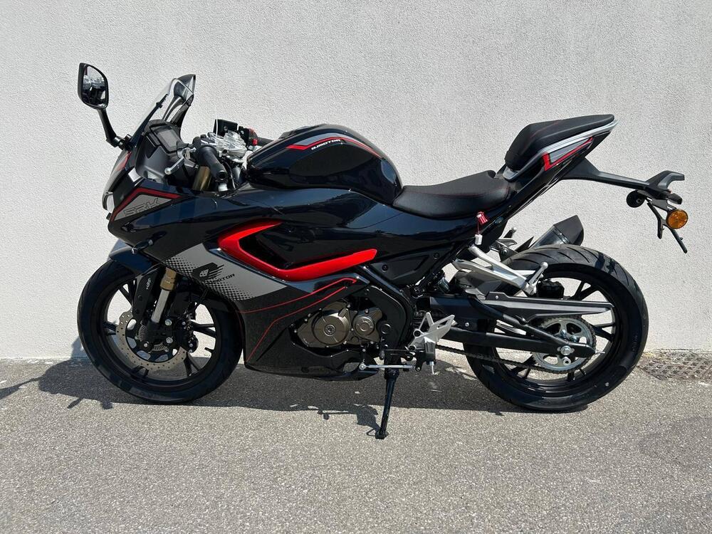 QJ Motor SRK 125 R (2025 - 26) (5)