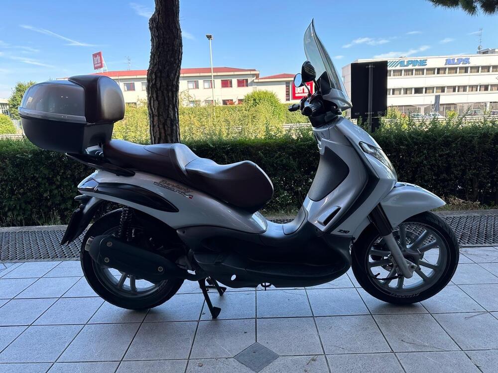 Piaggio Beverly 250 (2004 - 05) (2)