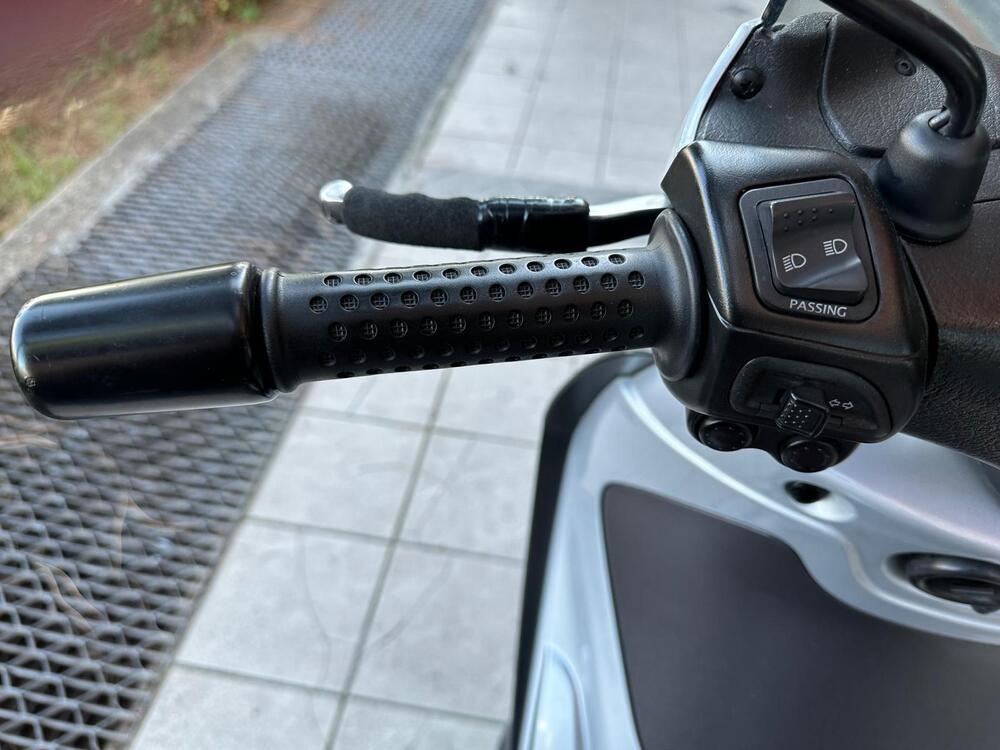 Piaggio Beverly 250 (2004 - 05) (5)