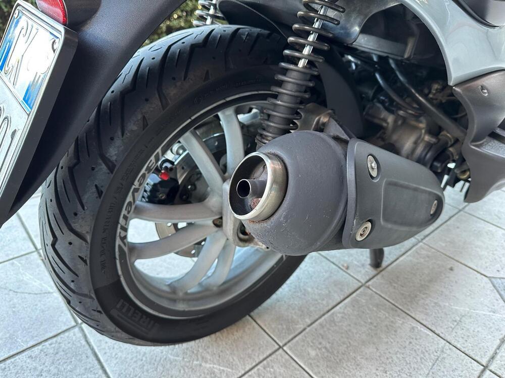 Piaggio Beverly 250 (2004 - 05) (11)