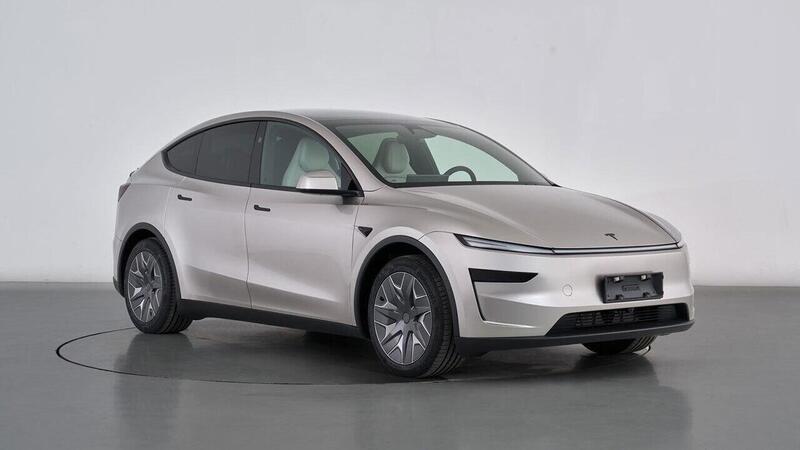 Tesla Model Y: in arrivo una nuova versione a sei posti formato &quot;L&quot; [Foto]