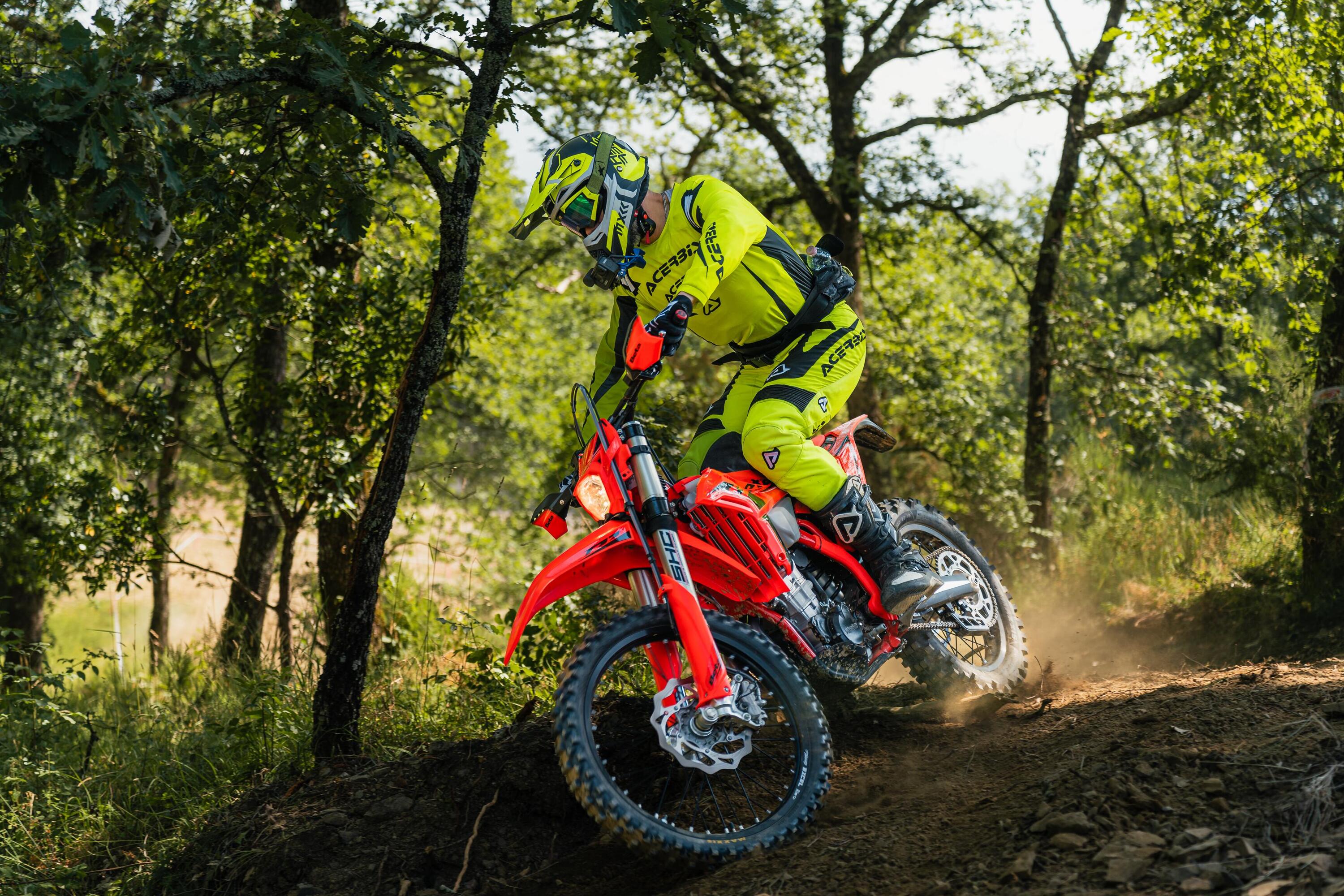 Beta RR X-PRO 2026: L'Enduro che ti fa divertire! - Prove - Moto.it