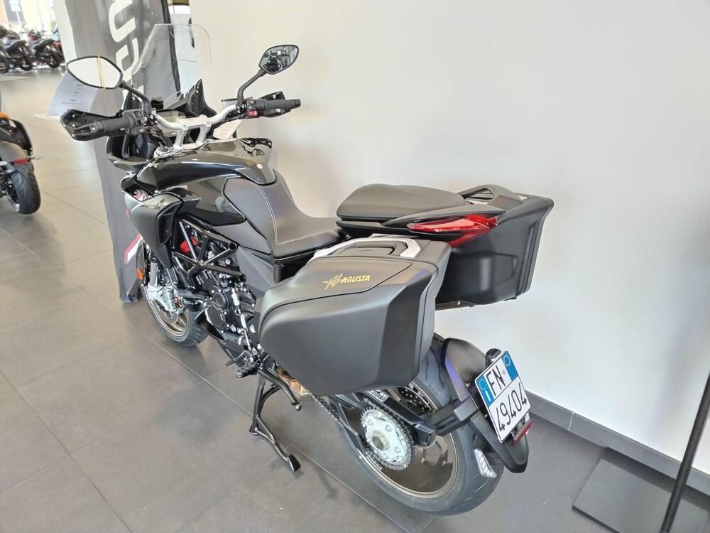 MV Agusta Turismo Veloce 800 Lusso SCS (2021 - 25) (3)