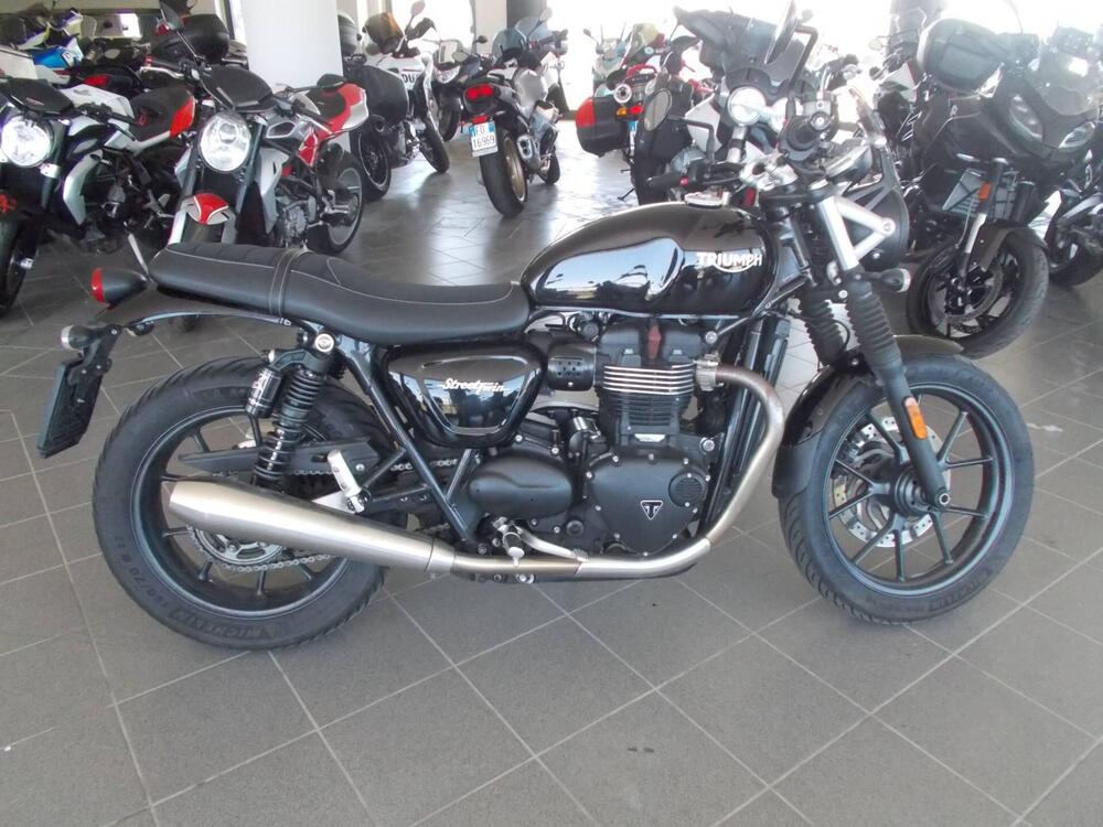 Triumph Street Twin 900 (2016) (2)