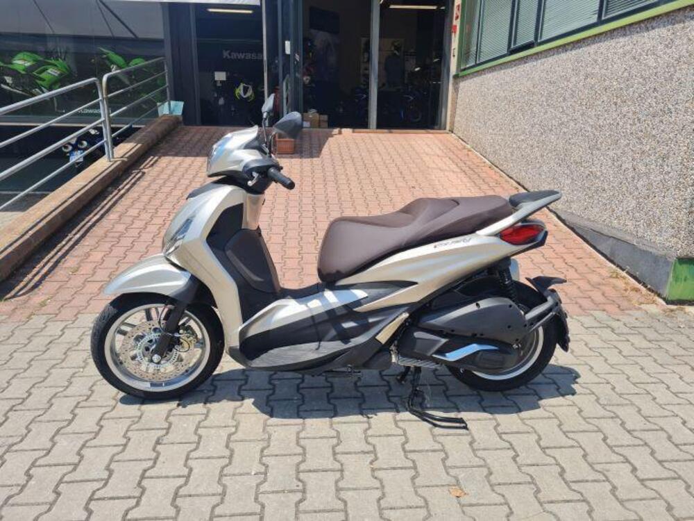Piaggio Beverly 300 ABS-ASR (2021 - 25) (4)