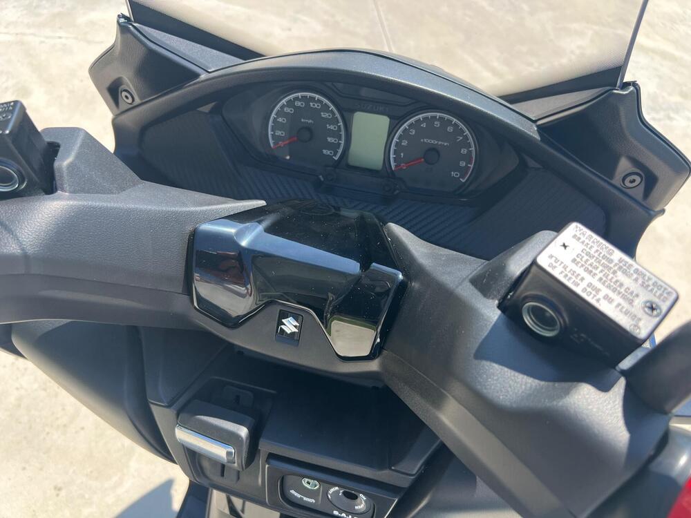 Suzuki Burgman 400 (2025 - 26) (4)