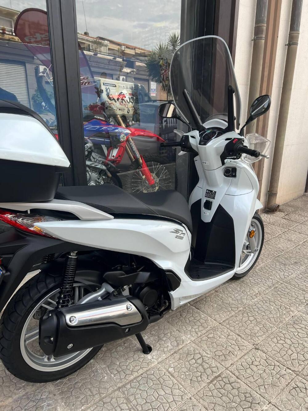 Honda SH 300 i ABS (2016 - 20) (4)