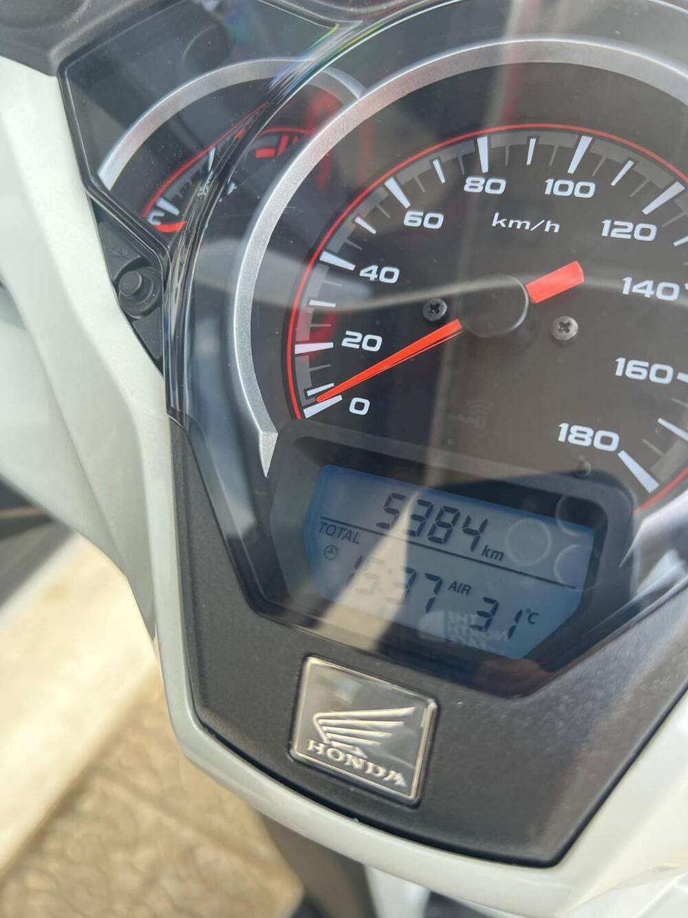 Honda SH 300 i ABS (2016 - 20) (6)