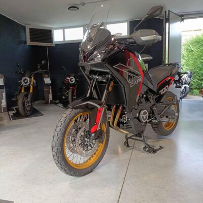 Moto Morini X-Cape 700 Gold Edition (2025) nuova