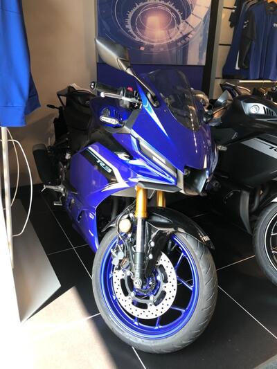 Yamaha YZF R3 (2025) nuova