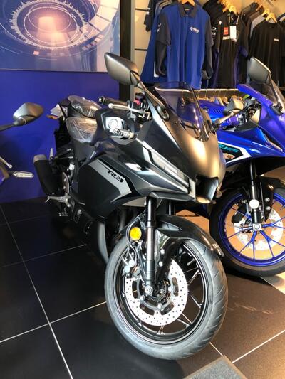 Yamaha YZF R3 (2025) nuova