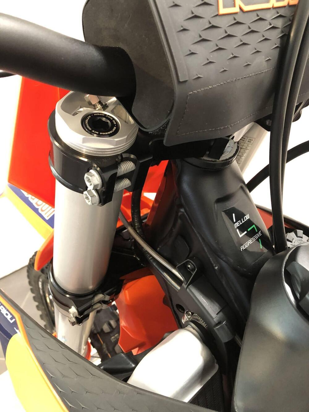 KTM 300 SX (2025) (15)