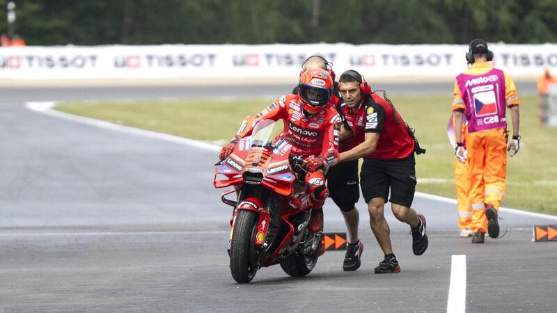 MotoGP 2025. GP della Repubblica Ceca a Brno. Pista umida in FP1: primo Marc Marquez (e ha fatto solo met&agrave; sessione) [RISULTATI]