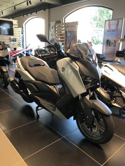Yamaha X-Max 300 Tech Max (2025) nuova
