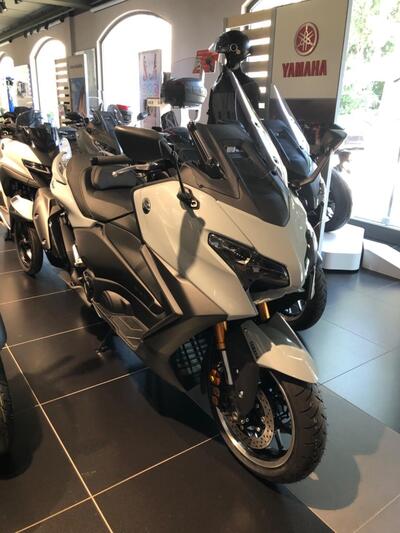 Yamaha T-Max 560 Tech Max (2025) nuova