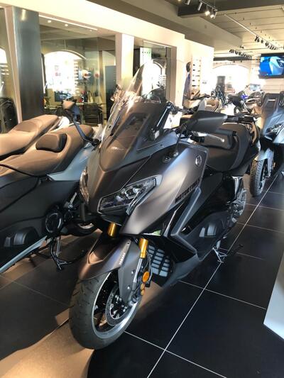 Yamaha T-Max 560 Tech Max (2025) nuova