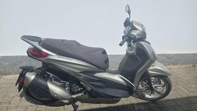 Piaggio Beverly 300 Hpe (2021) usata