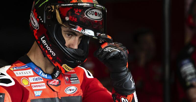 MotoGP 2025. GP della Repubblica Ceca a Brno. Bagnaia 13&deg;, Davide Tardozzi: &quot;Errore del team, il pilota voleva la media&quot;. E Pecco: &quot;Abbiamo sbagliato completamente strategia&quot;