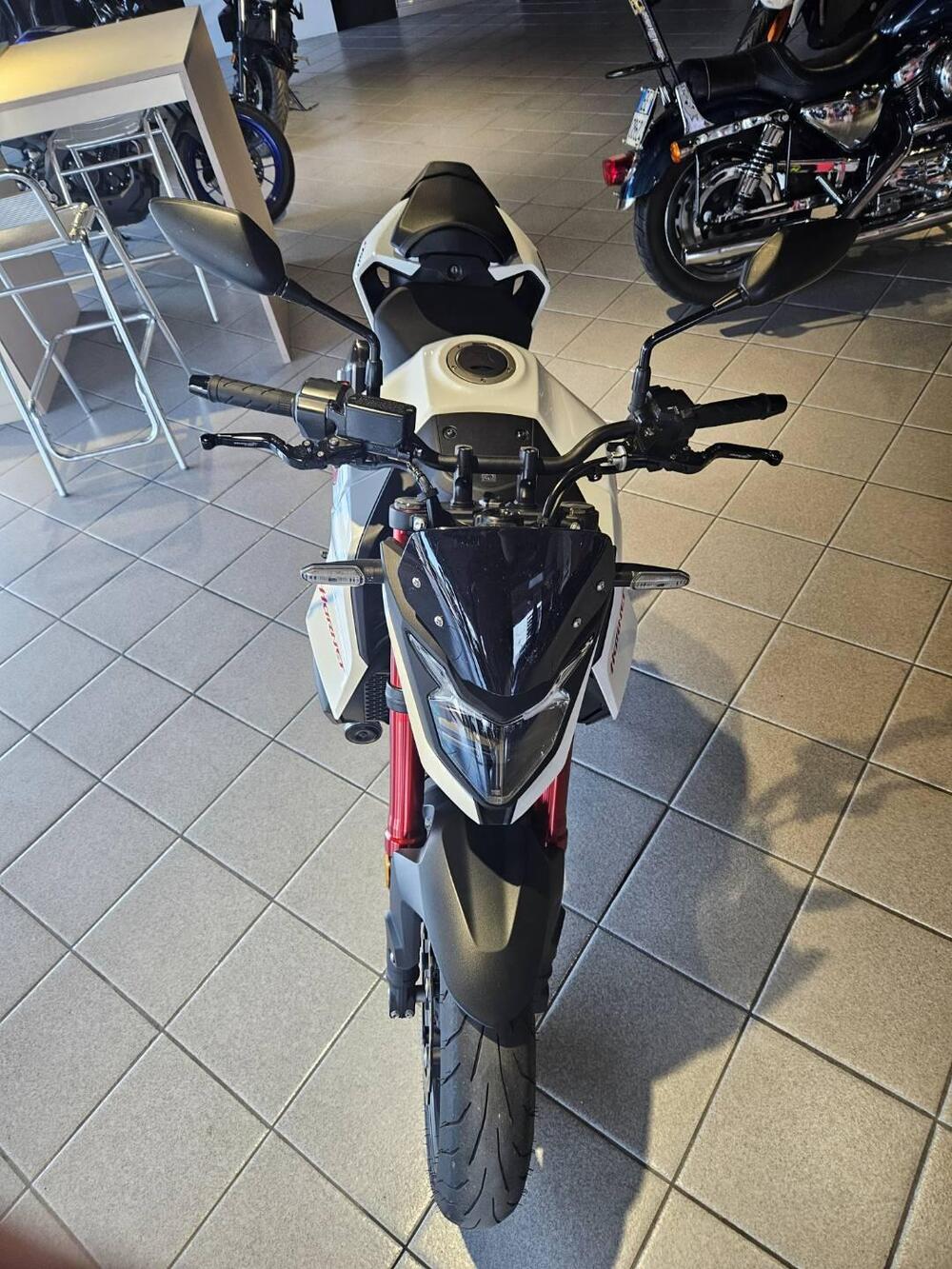 Honda CB 750 Hornet (2023 - 24) (3)