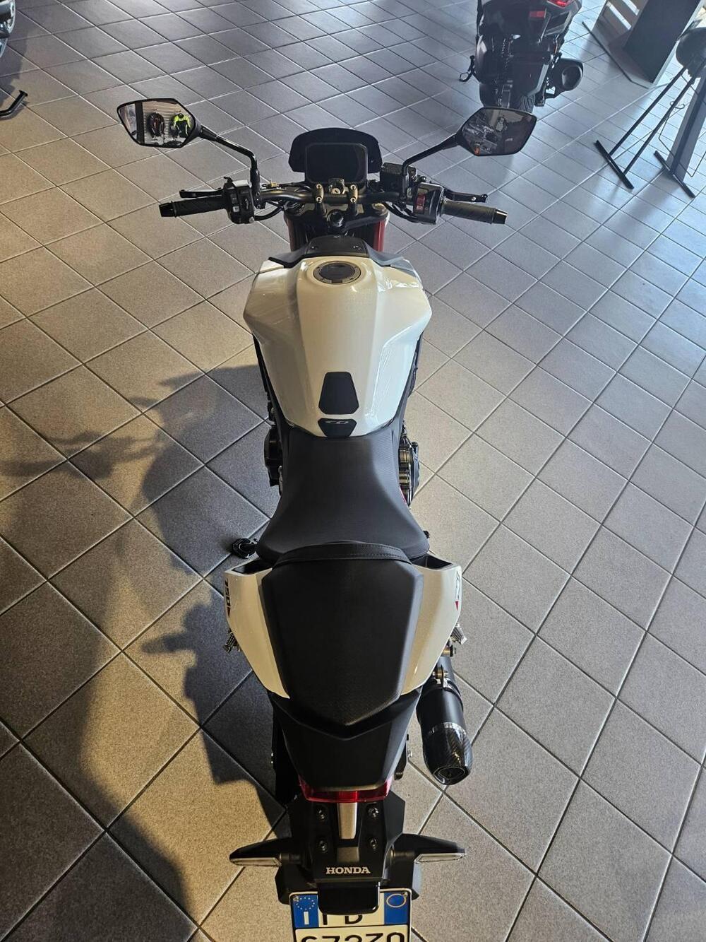 Honda CB 750 Hornet (2023 - 24) (4)