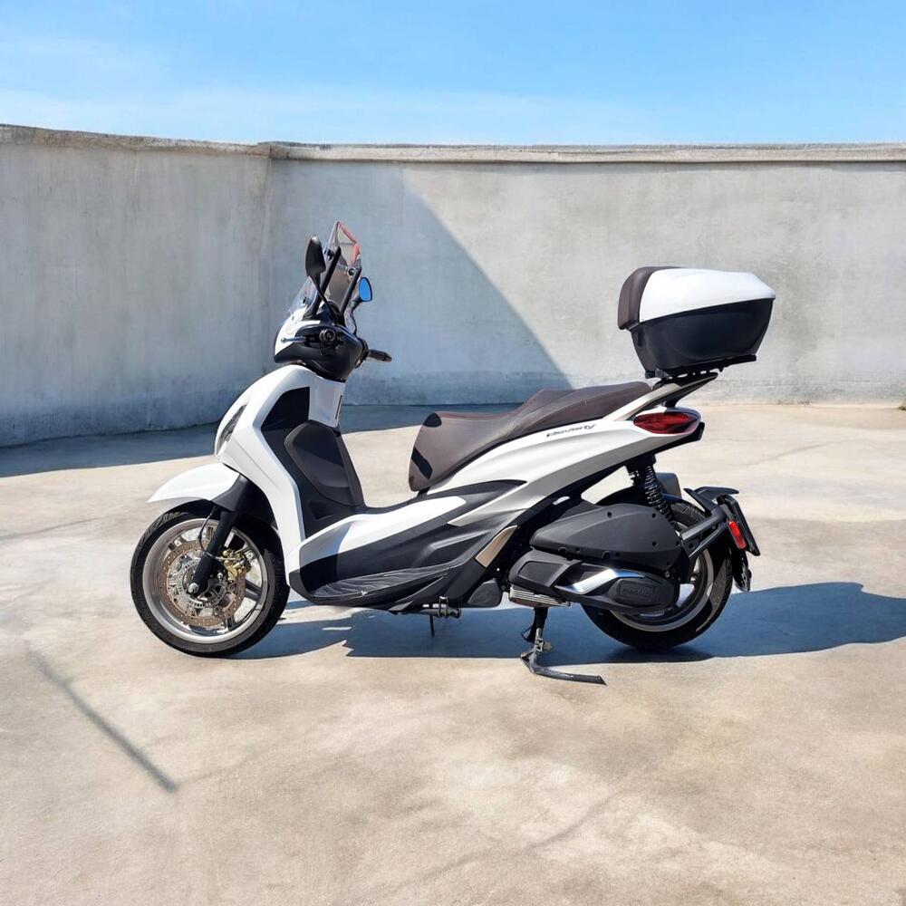 Piaggio Beverly 300 ABS-ASR (2021 - 25) (2)