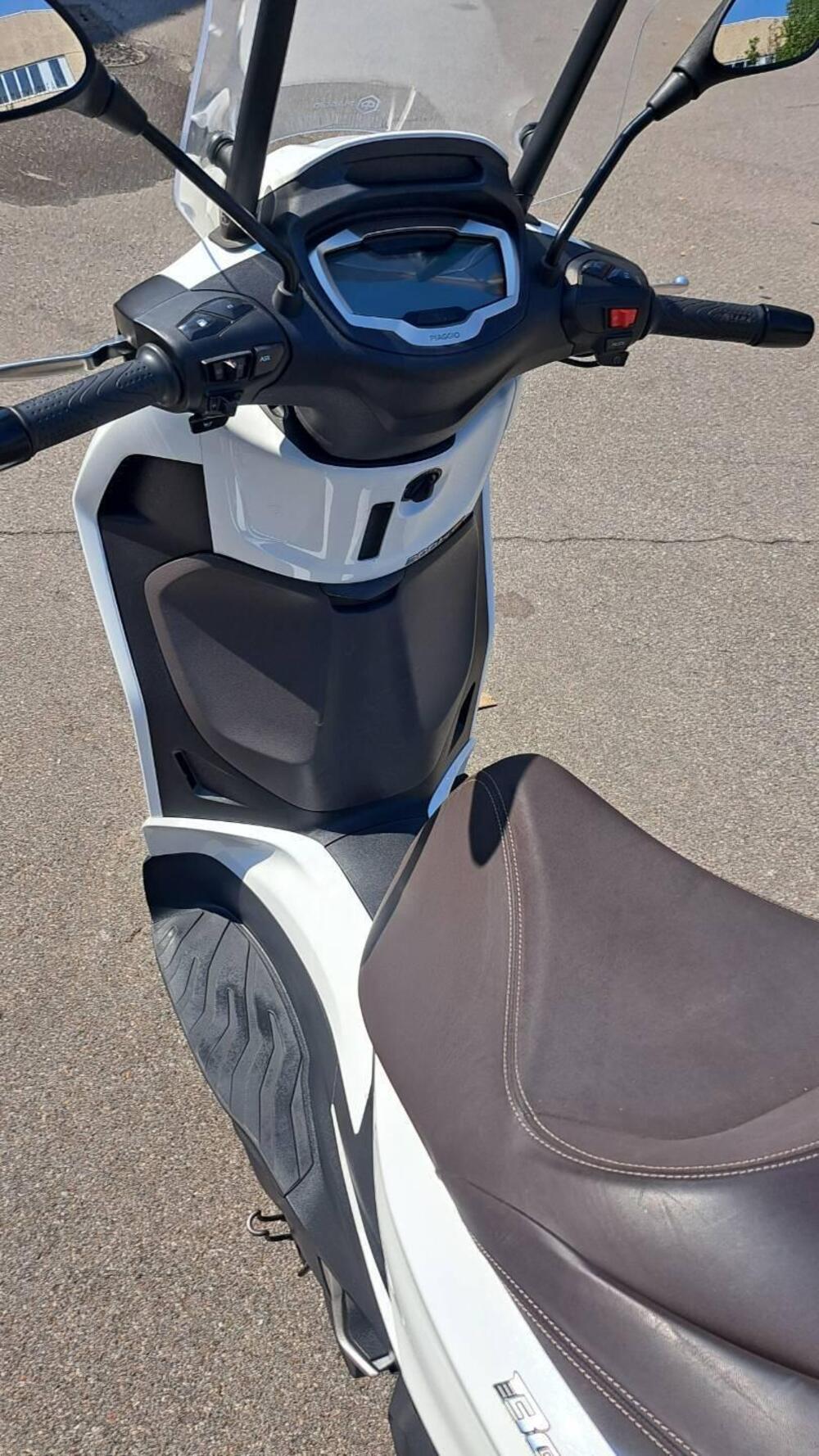 Piaggio Beverly 300 ABS-ASR (2021 - 25) (6)