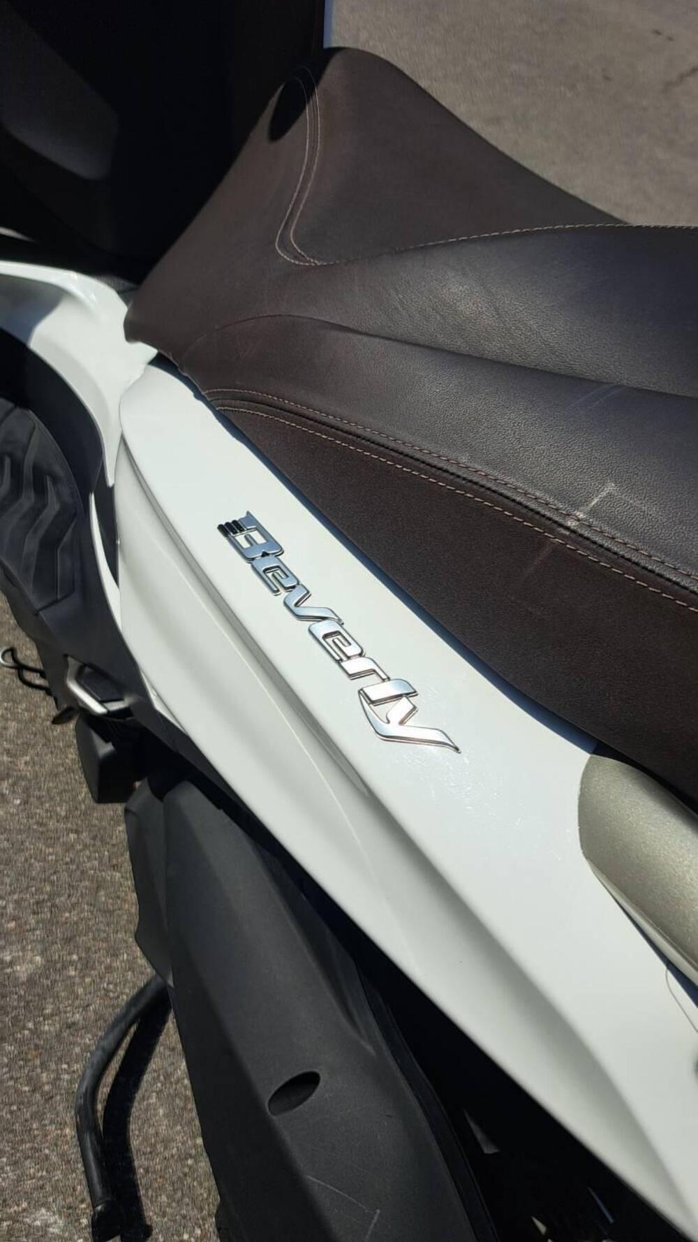 Piaggio Beverly 300 ABS-ASR (2021 - 25) (7)