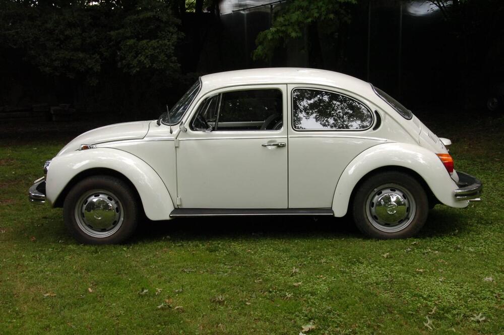 Volkswagen Maggiolone modello 13 AB1 d'epoca a Pavia (3)