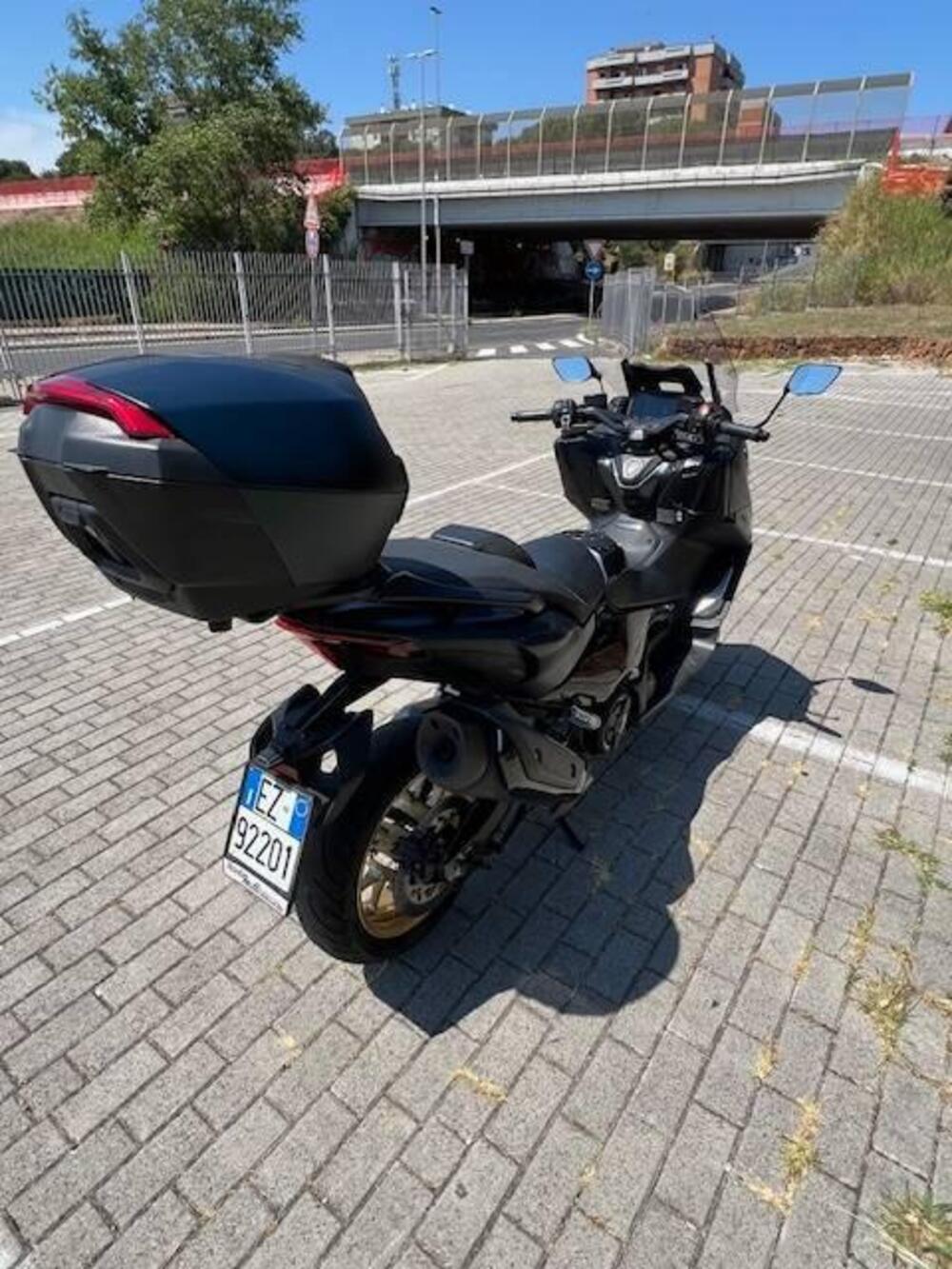Yamaha T-Max 560 Tech Max (2022 - 24) (5)
