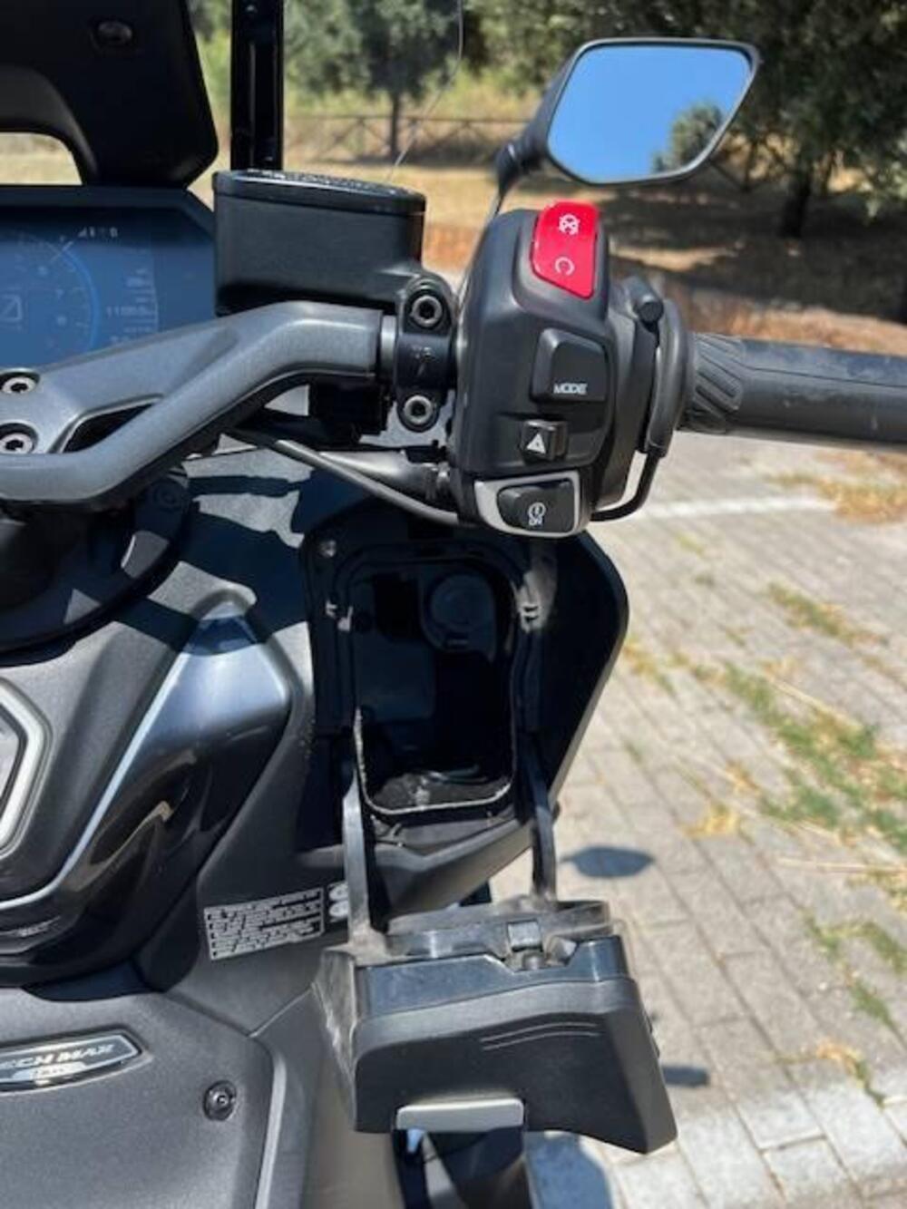 Yamaha T-Max 560 Tech Max (2022 - 24) (11)