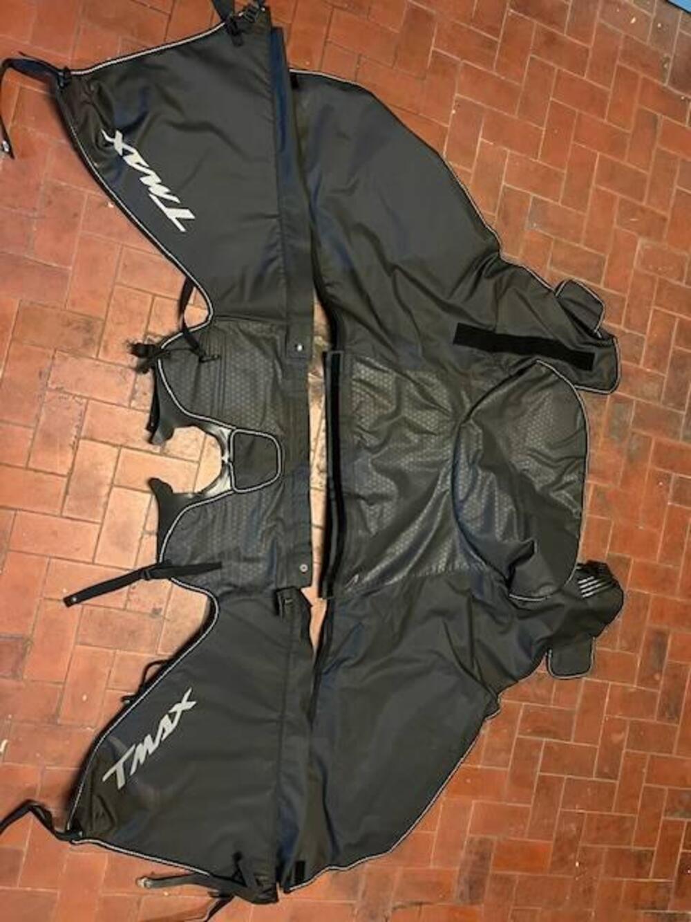 Yamaha T-Max 560 Tech Max (2022 - 24) (12)