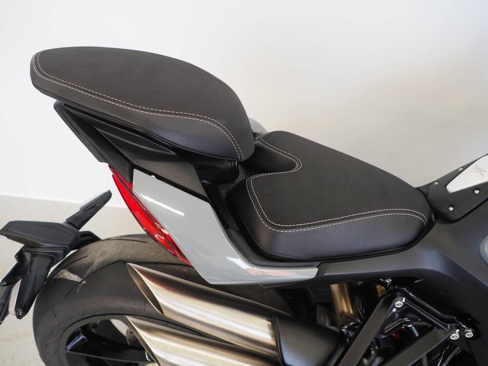 MV Agusta Brutale 1000 RS (2022 - 26) (7)