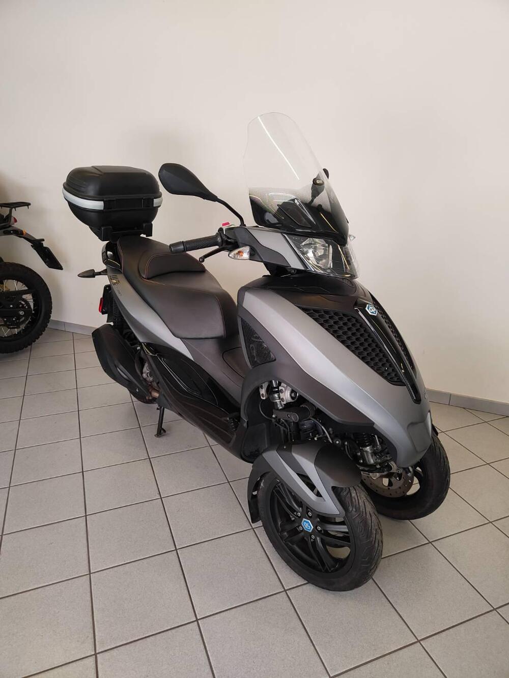 Piaggio Mp3 300 LT Yourban Sport (2017 - 19) (11)