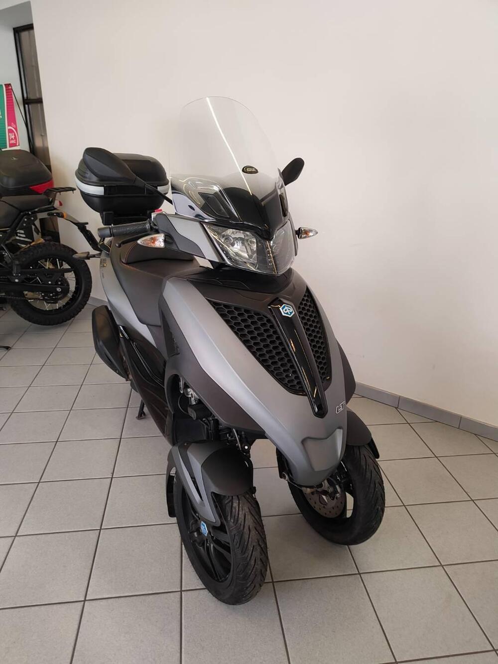 Piaggio Mp3 300 LT Yourban Sport (2017 - 19) (12)