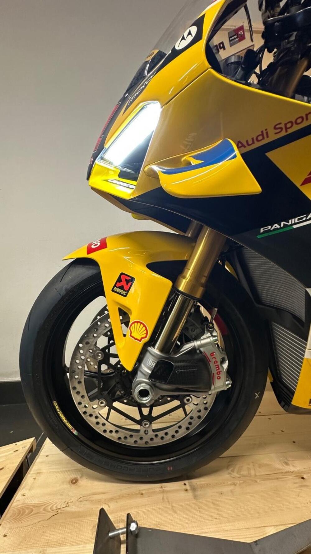 Ducati Panigale V4 Bagnaia 2023 World Champion Replica (2024) (3)