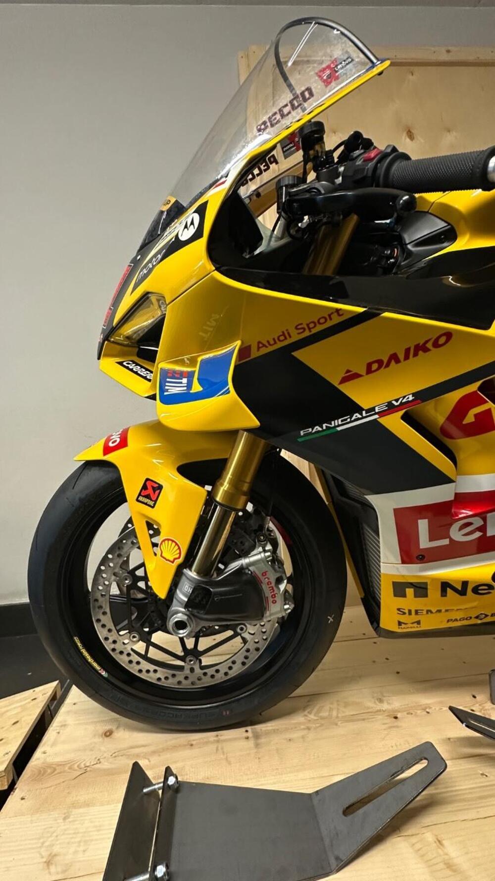 Ducati Panigale V4 Bagnaia 2023 World Champion Replica (2024) (4)